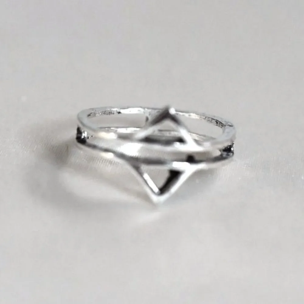 NWOT Unusual Open Rhombus Silver Tone Metal Size 9 Casual Unisex Ring